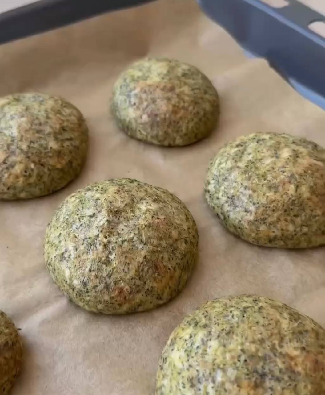 Корисні булочки з броколі всього з 5 інгредієнтів: готуються дуже швидко